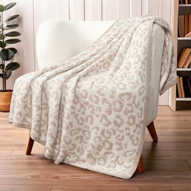PAVILIA Super Soft Leopard Throw Blanket