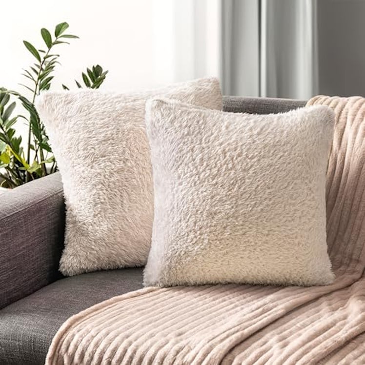 PAVILIA Fluffy Ivory Throw Pillow Covers (Set of 2) 