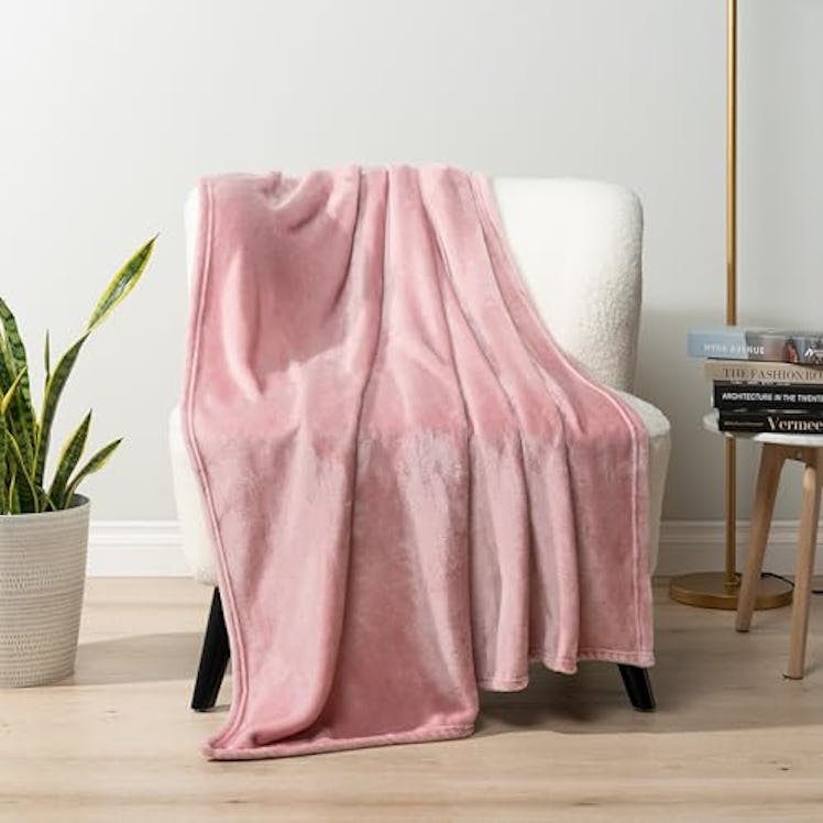 PAVILIA Fleece Throw Blanket