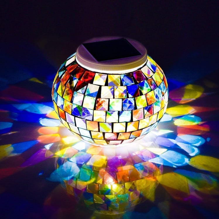 WSgift Color-Changing Solar-Powered Mosaic Light