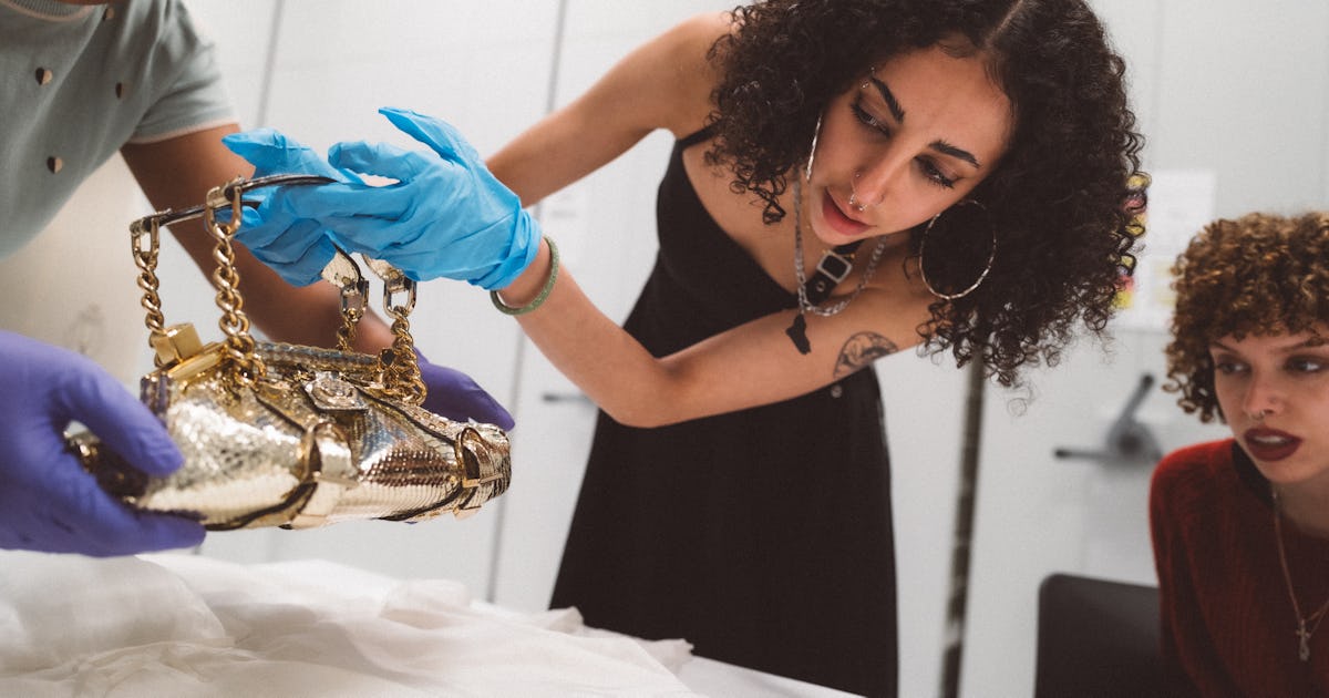 V&A’s ‘Order an Object’ Program Gets You Eye-to-Eye With Fashion History