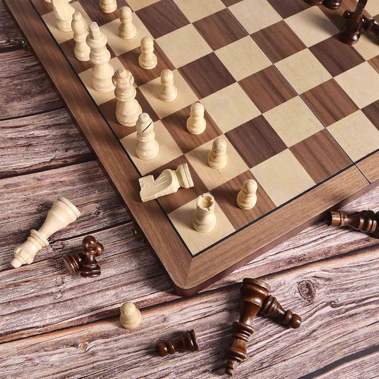 ELONGDI Wooden Chess Set With Magnetic Pieces 