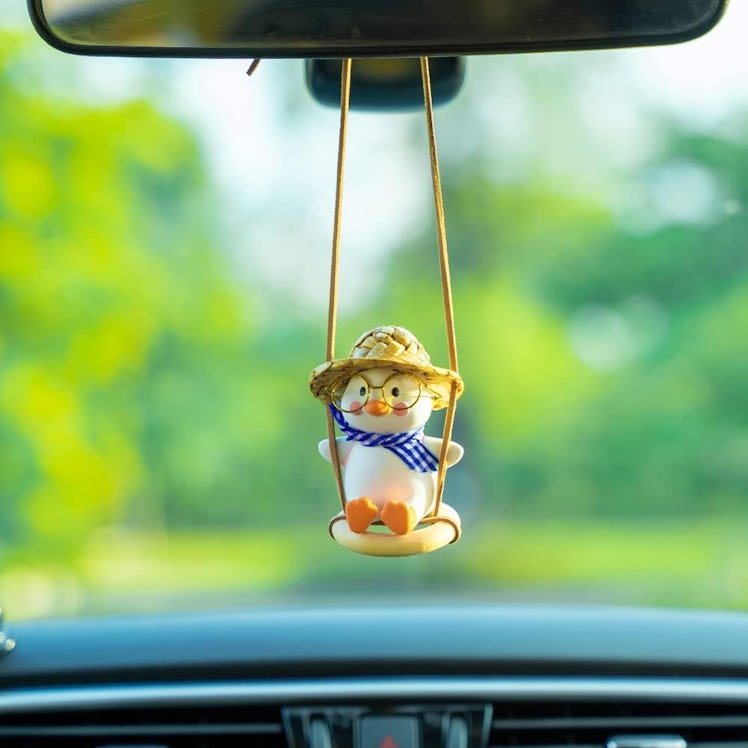 Qiwen Duck On Swing Car Pendant