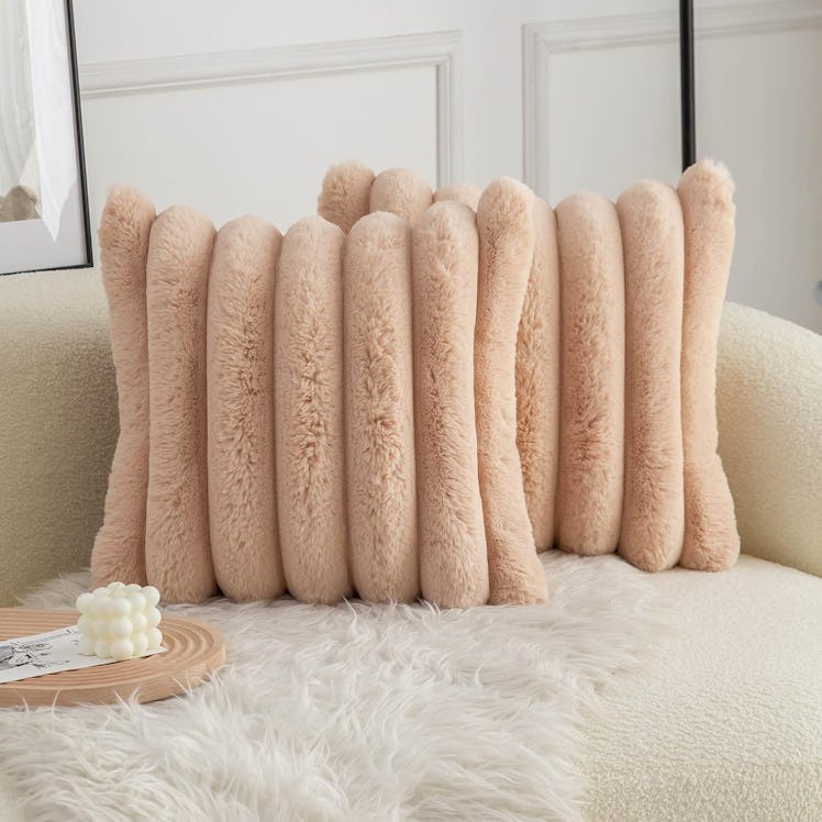 Neelvin Faux Fur Pillow Covers (2-Pack)