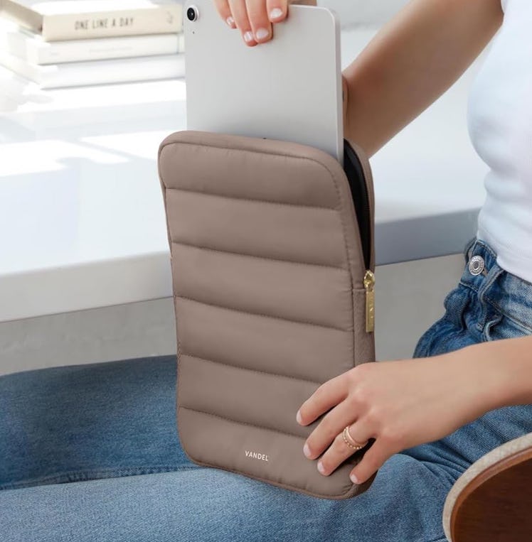 VANDEL Puffy iPad Sleeve