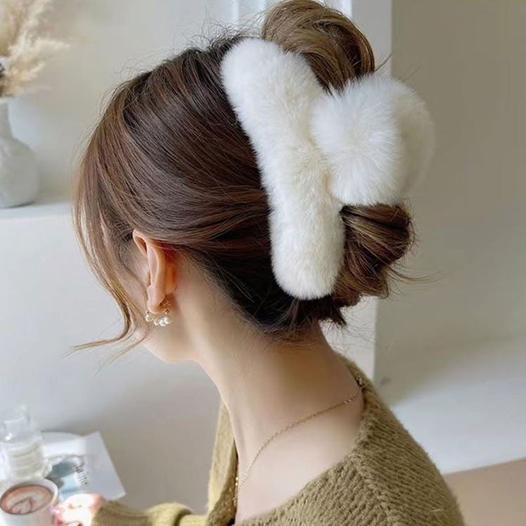 YOYLMAL Large Faux Fur Hair Claw Clip