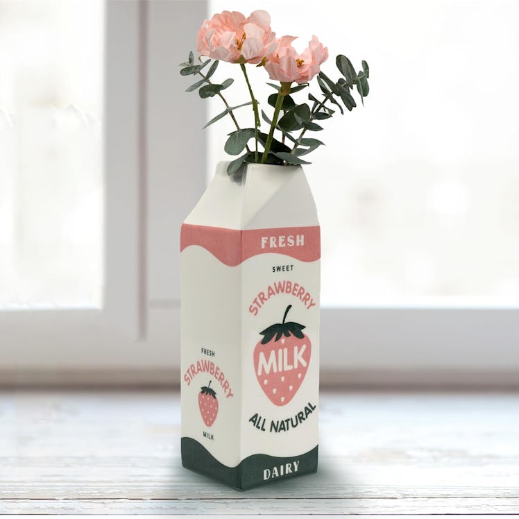 BIEN BEAU Retro Strawberry Milk Carton Vase