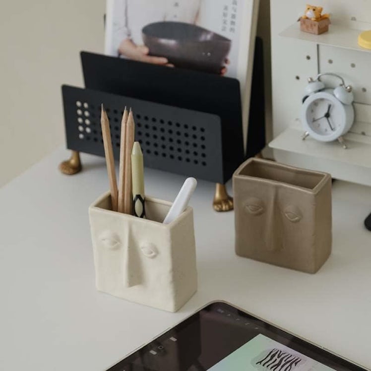 WENSHUO Abstract Square Face Pen Holder