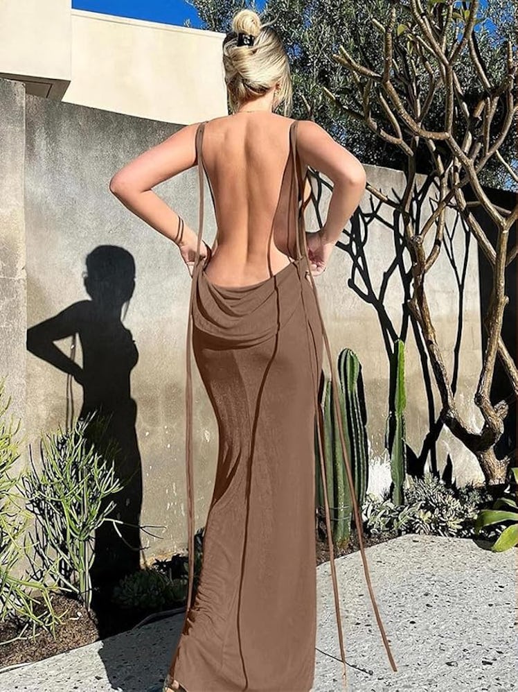  Volemo Backless Bodycon Dress