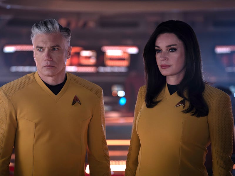Anson Mount as Capt. Pike and Rebecca Romijn as Una in season 3 , Episode 6 of Strange New Worlds st...