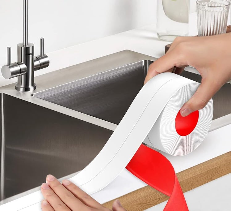 Fixmend Self-Adhesive Caulk Strip (2-Pack)