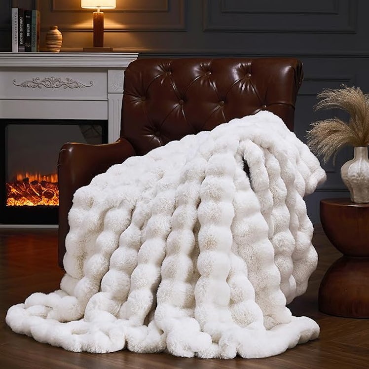 PLUUSHUU Faux Fur Throw Blanket