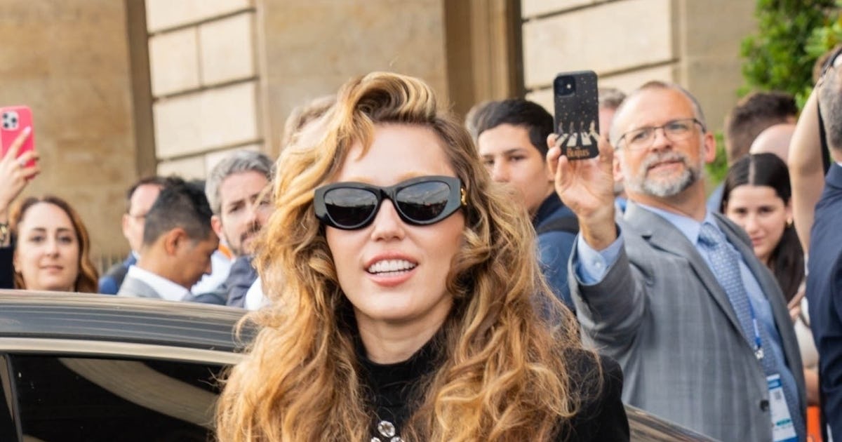 Beyoncé, Zendaya, & Miley Cyrus Can't Stop Wearing This Unsung ’80s Designer