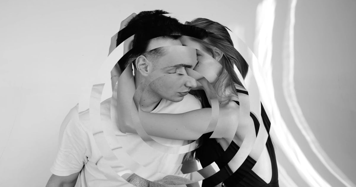 How To Tell If You're Compatible With Someone, According To A $60,000 Matchmaker