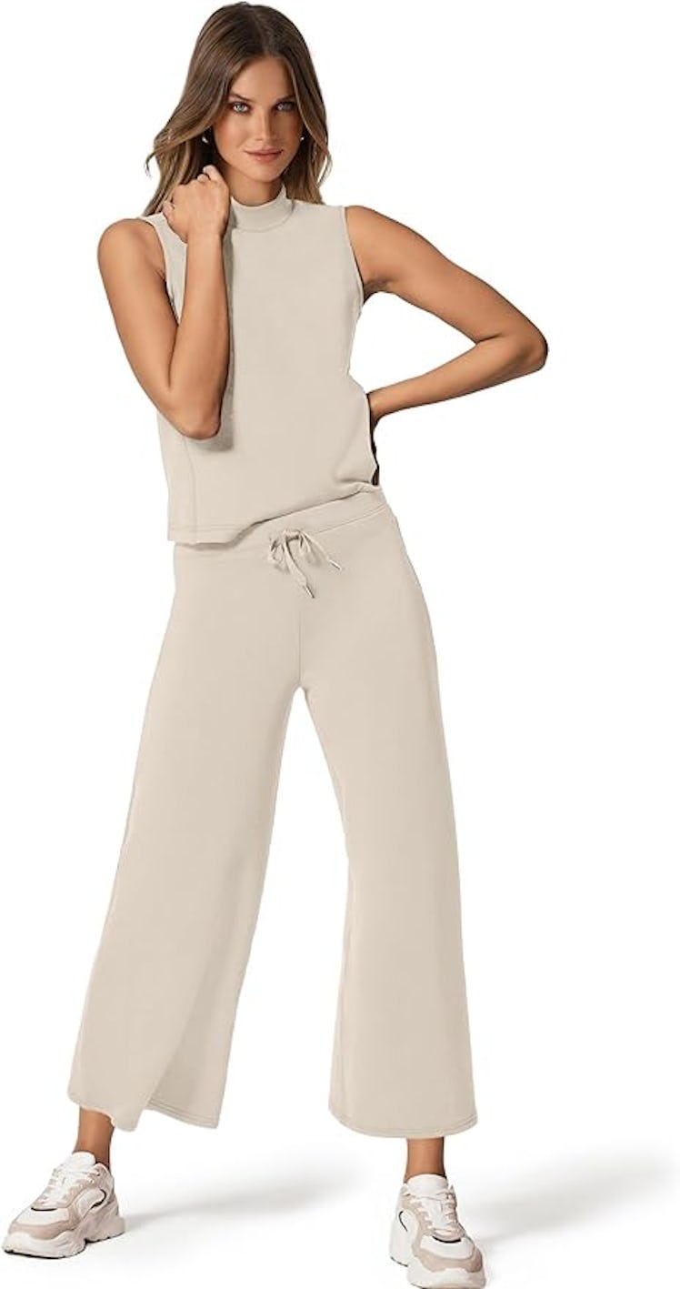 SAMPEEL Mock Neck & Crop Pants Set (2 Pieces)