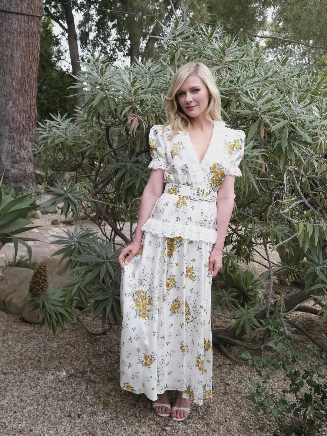lisbon sisters prom dress The Virgin Suicides Dresses Style Fashion