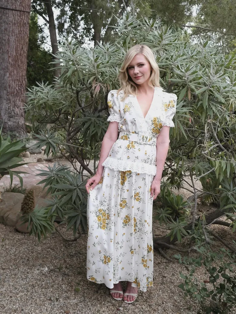 lisbon sisters prom dress The Virgin Suicides Dresses Style Fashion