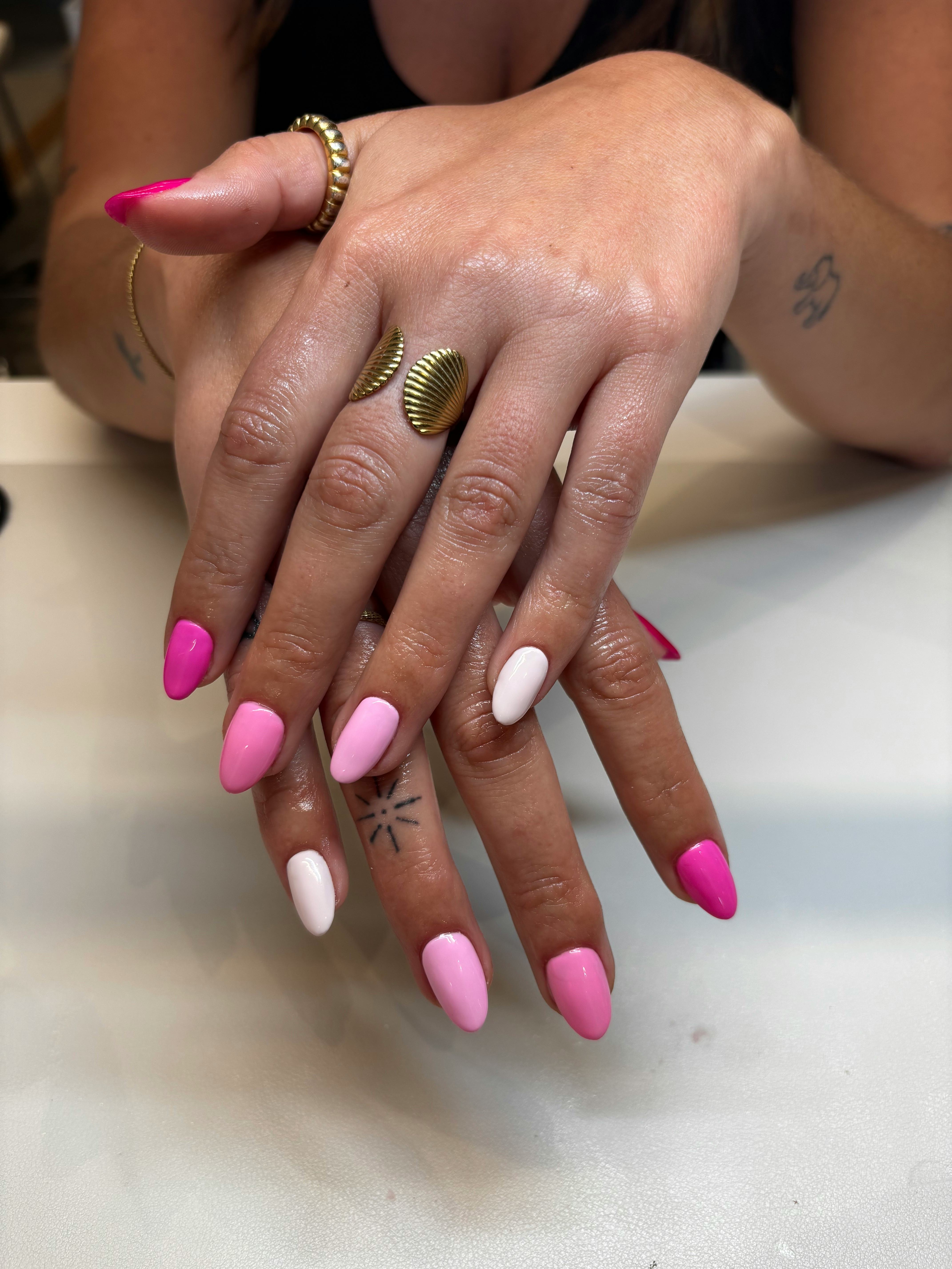 2025 Pink Gradient Nail Trend Shines