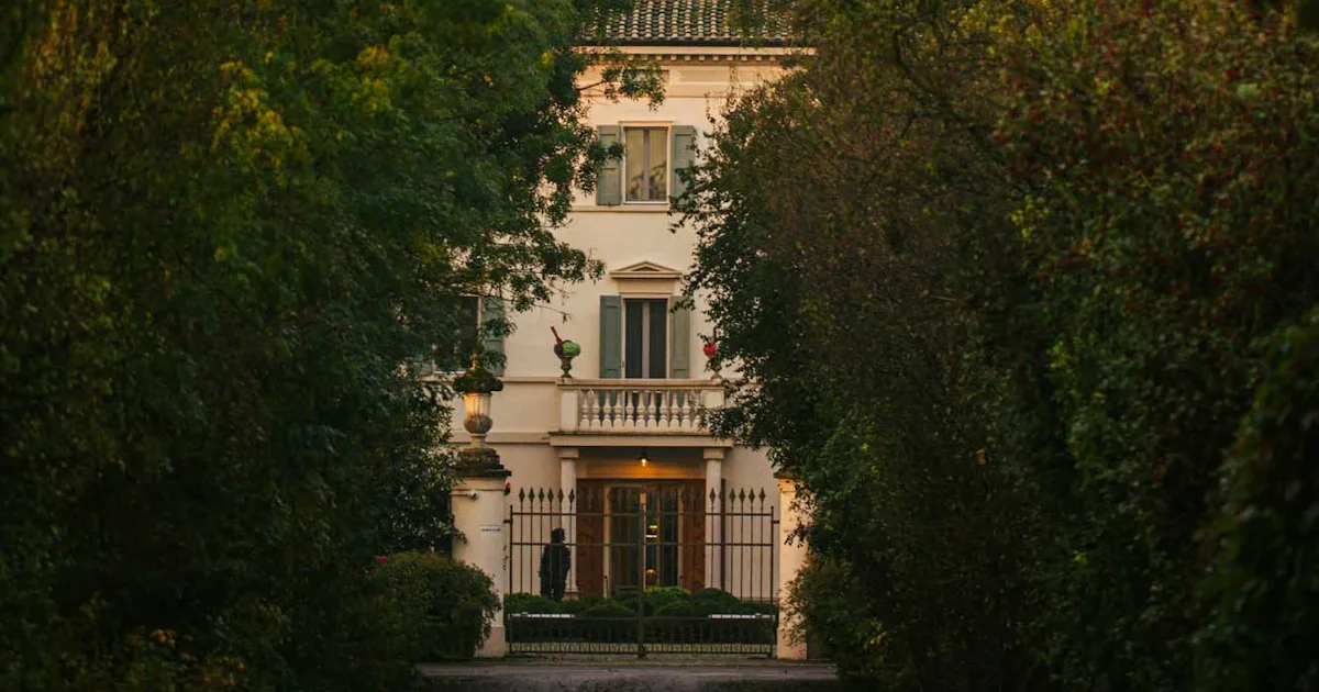 3 Insiders Share Where to Eat, Drink, and Play 3 Insiders Share Where to Eat, Drink, and Play