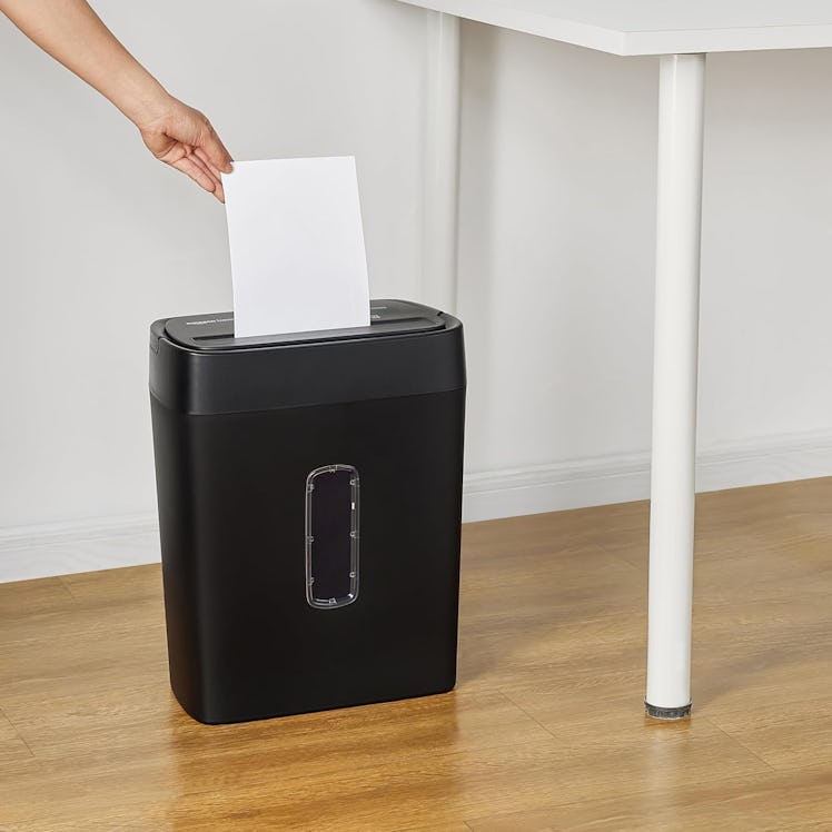 Amazon Basics Cross Cut Paper & Credit Card Shredder