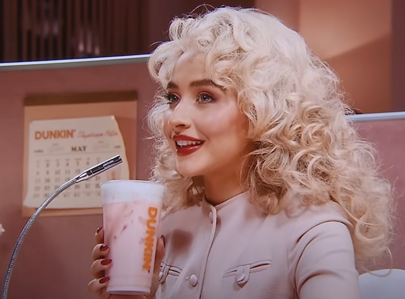 I tried Sabrina Carpenter's new Strawberry Dream Refresher at Dunkin'.