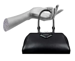 Givenchy Antigona 手袋的梯形轮廓