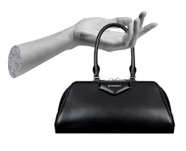 Givenchy Antigona 手袋的梯形轮廓