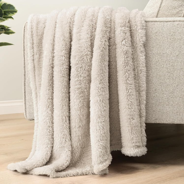 PAVILIA Sherpa Throw Blanket