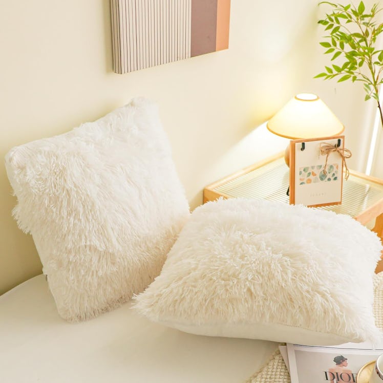 HAIHUA Faux Fur Throw Pillow Covers (Set of 2) 