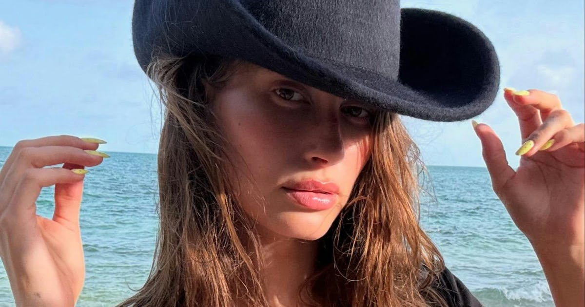 Hailey Bieber Matched Her Thong Bikini To Her Rhode Glazing Mist Like A Pro