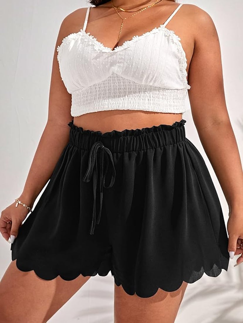 MakeMeChic Elastic Waist Scallop Trim Shorts