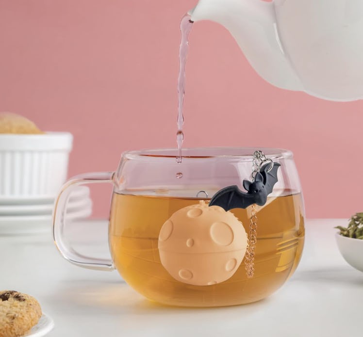 OTOTO Moonlit Spooky Tea Strainer
