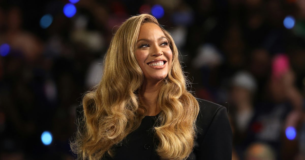 Beyonce's Crystal-Encrusted Assless Chaps Look Had The Sweetest Jay-Z Tribute
