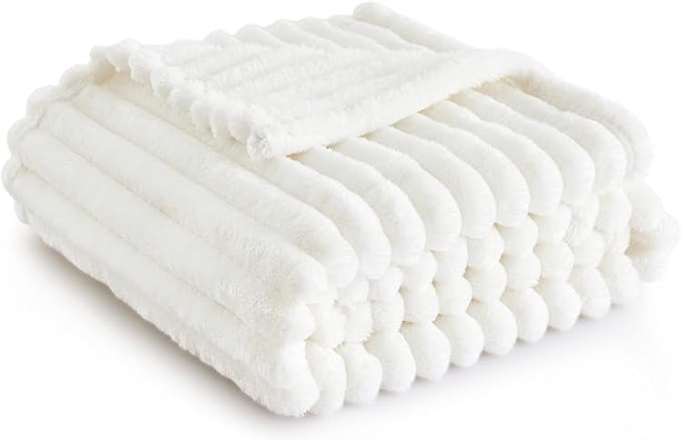 Bedsure GentleSoft Cozy Throw Blanket