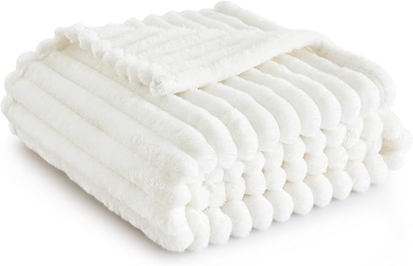 Bedsure GentleSoft Cozy Throw Blanket