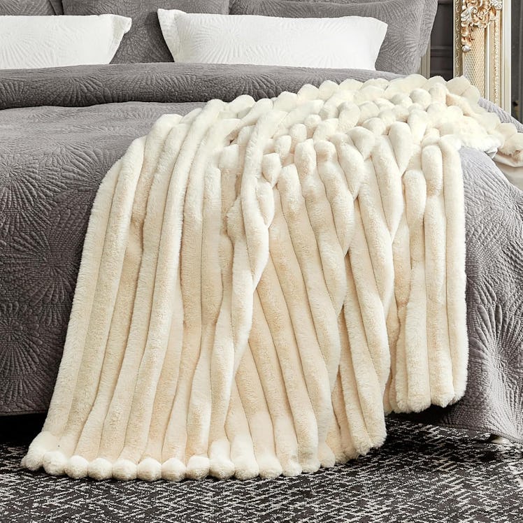 Cozy Bliss Faux Fur Throw Blanket