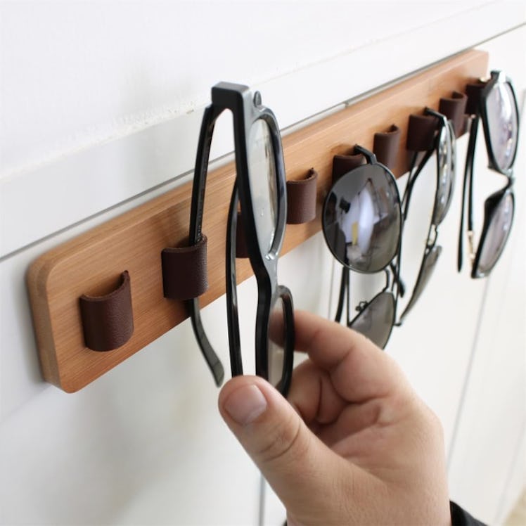 FINDAMAZE Wall Mounted Eyeglasses Holder