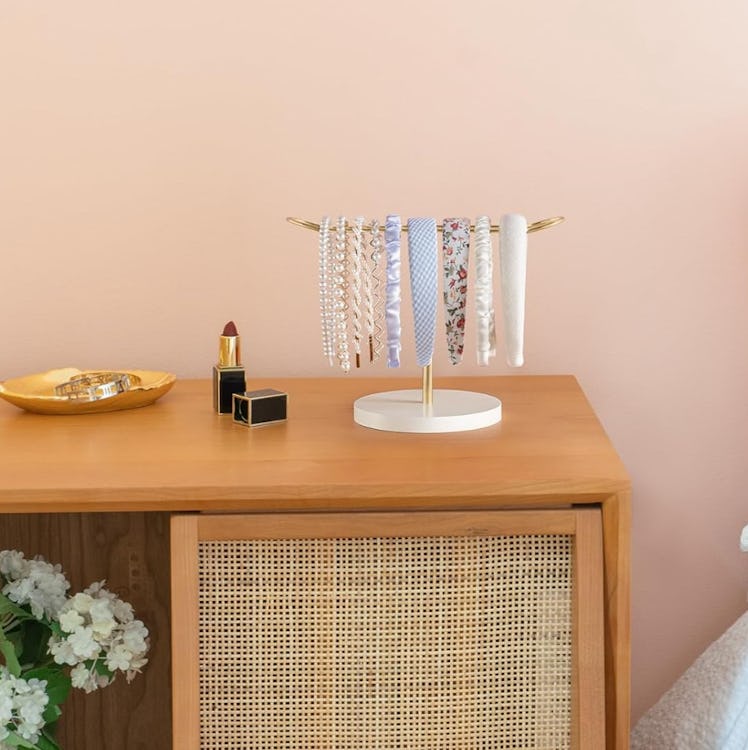 Dahey Headband Holder