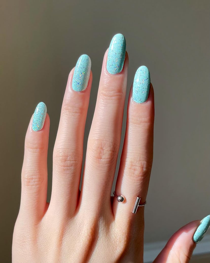 Neon Teal Nails Make a 2025 Comeback