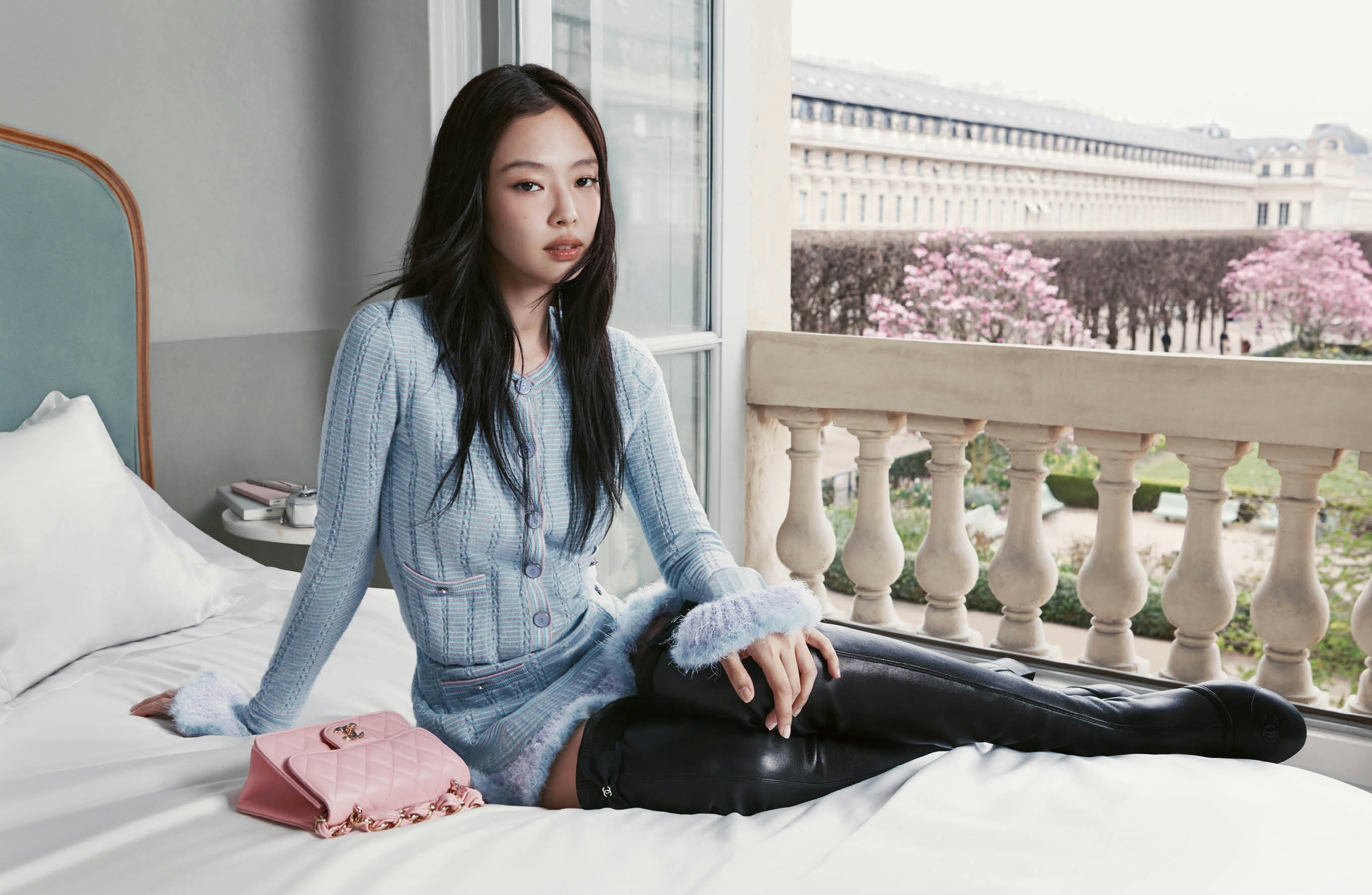 CHANEL Printed Washed Denim Jeans ジェニー着用 Chanel Printed Washed Light Blue Denim Jeans – SANDS