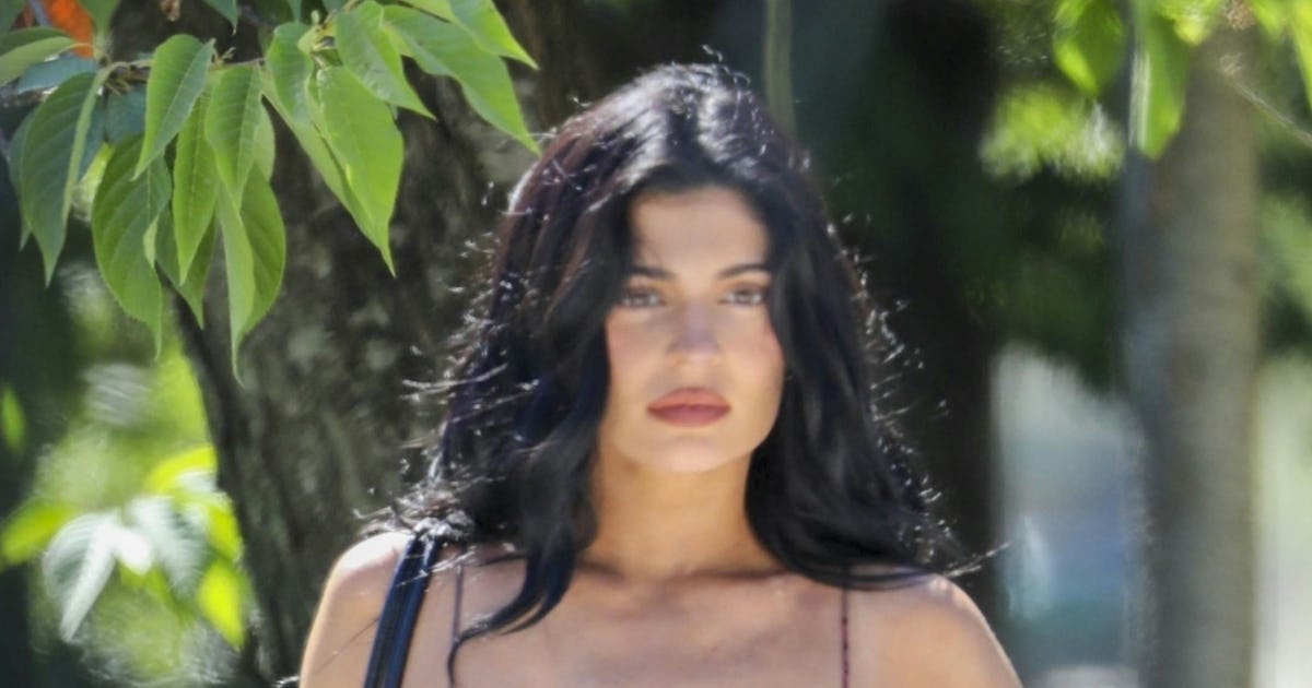 Kylie Jenner Is Finding Exciting New Possibilities For Summer Scarves in Italy