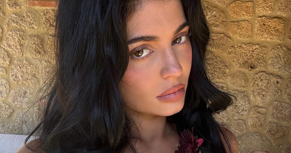 Kylie Jenner Sported The "Gen Z Tuck" With Her Teeny Polka Dot Bikini