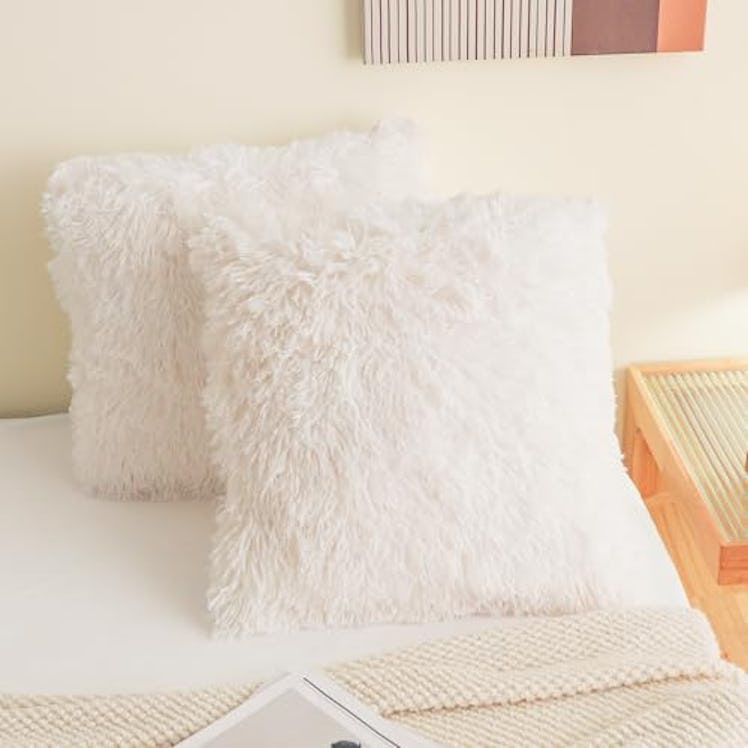 HAIHUA Faux Fur Throw Pillow Covers (Set of 2)