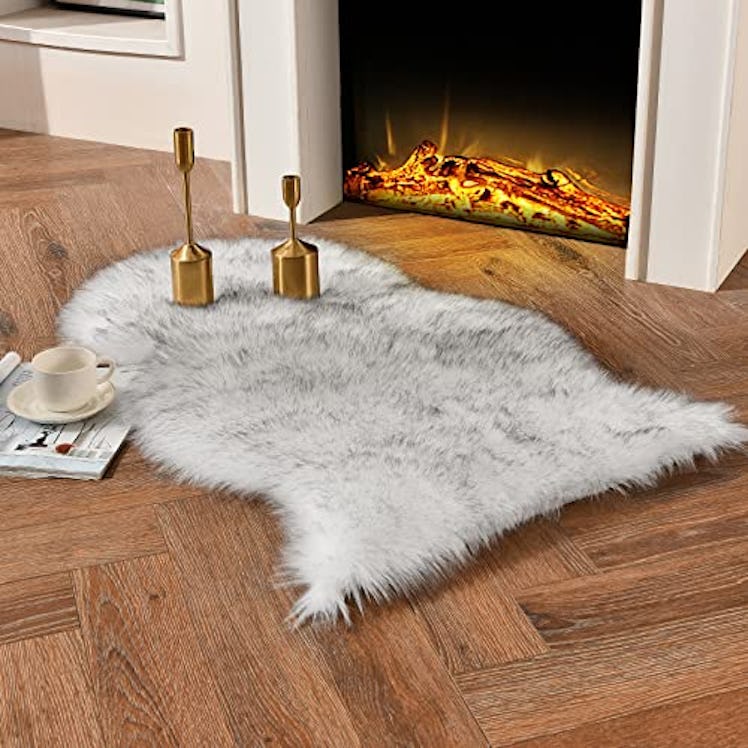 Duduta White Black Faux Sheepskin Throw Rug