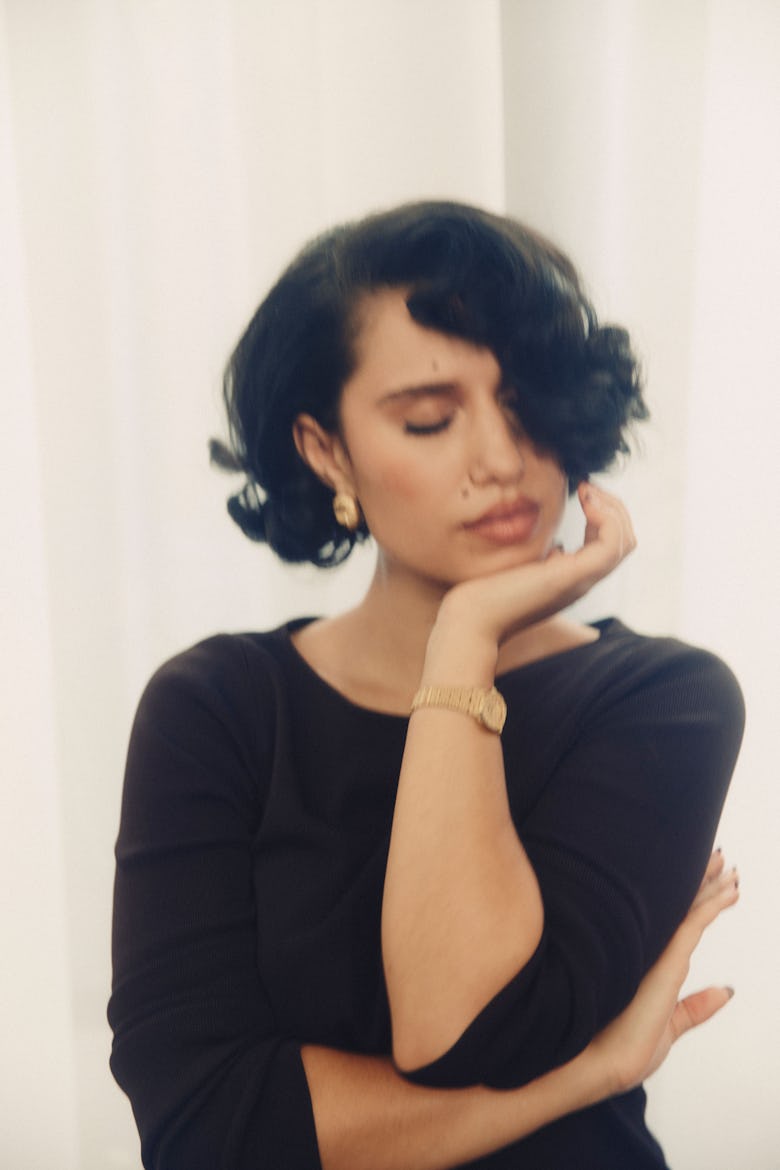 Raye Talks ‘Suzanne,’ Mark Ronson, and Her Love of Bobs