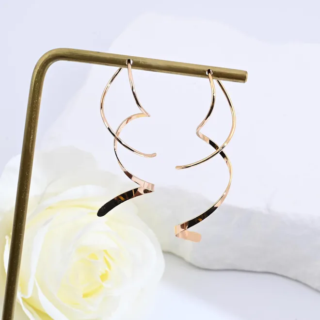 Desnuage Store Gold Plated Spiral Threader Earrings