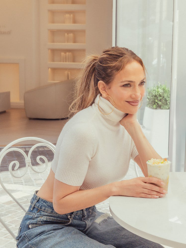 I tried Jennifer Lopez's Birthday Cake Latte at La La Land Kind Cafe.