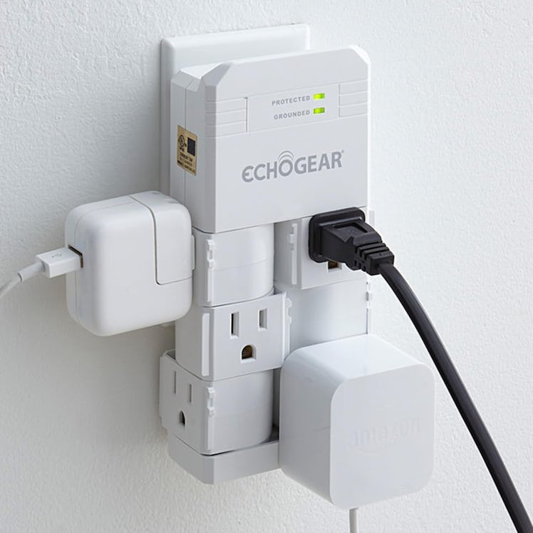 ECHOGEAR Wall Outlet with USB Ports 