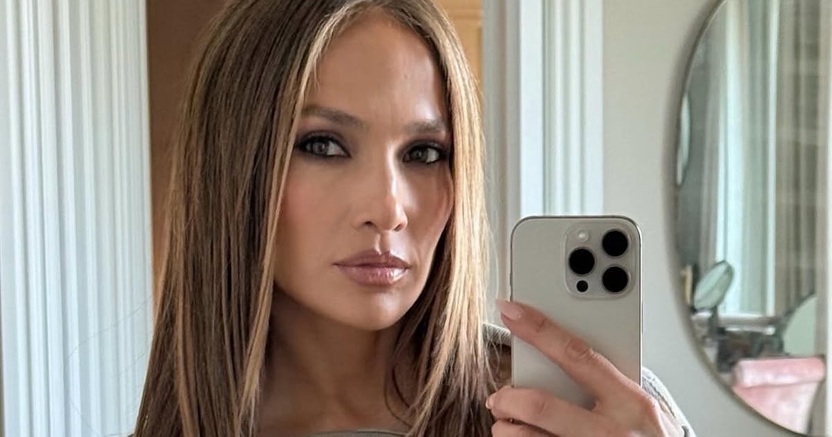 J.Lo's Gucci Nail Art Is Peak Leo Birthday Glam