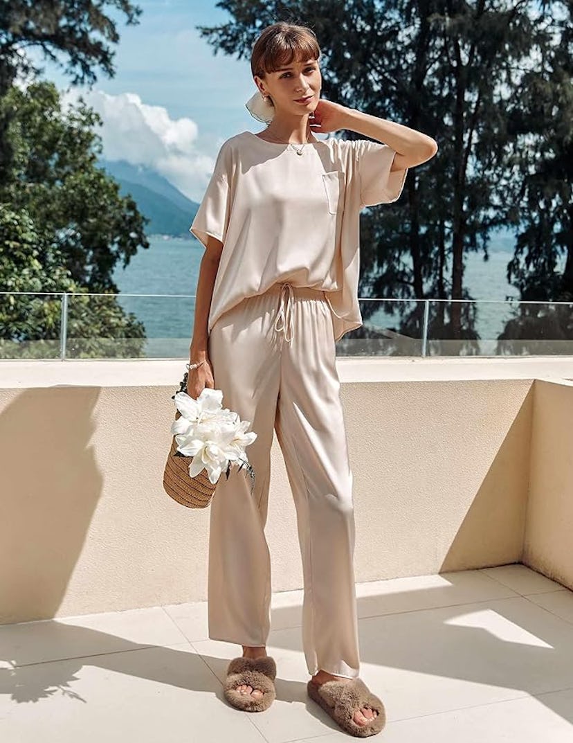 Ekouaer Satin Pajama Set